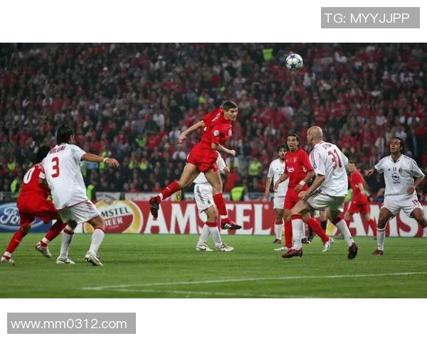 帅气足球明星的魅力瞬间与精彩瞬间的完美结合展现足球场上的风采与激情